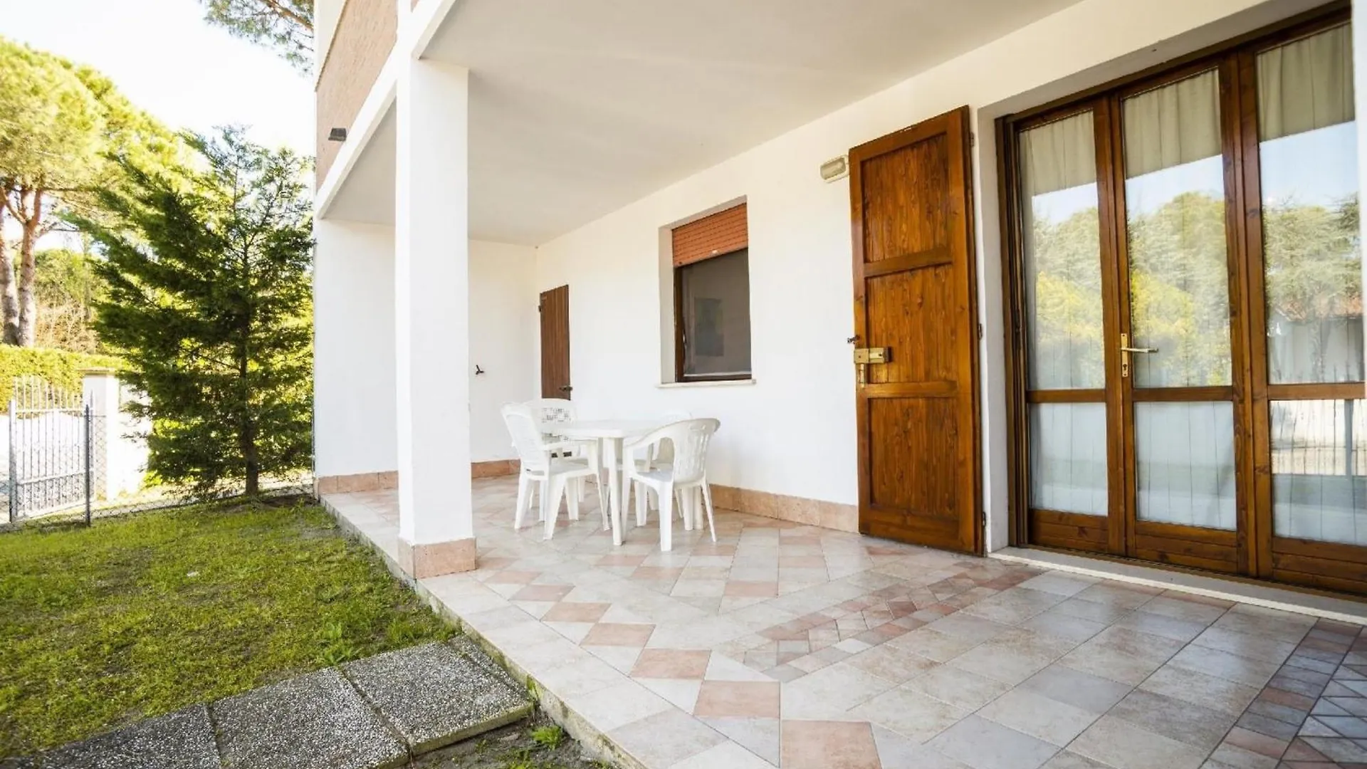 Ferienhaus In Lido Di Volano Mit Terrasse, Grill Und Garten 0*,  Italy
