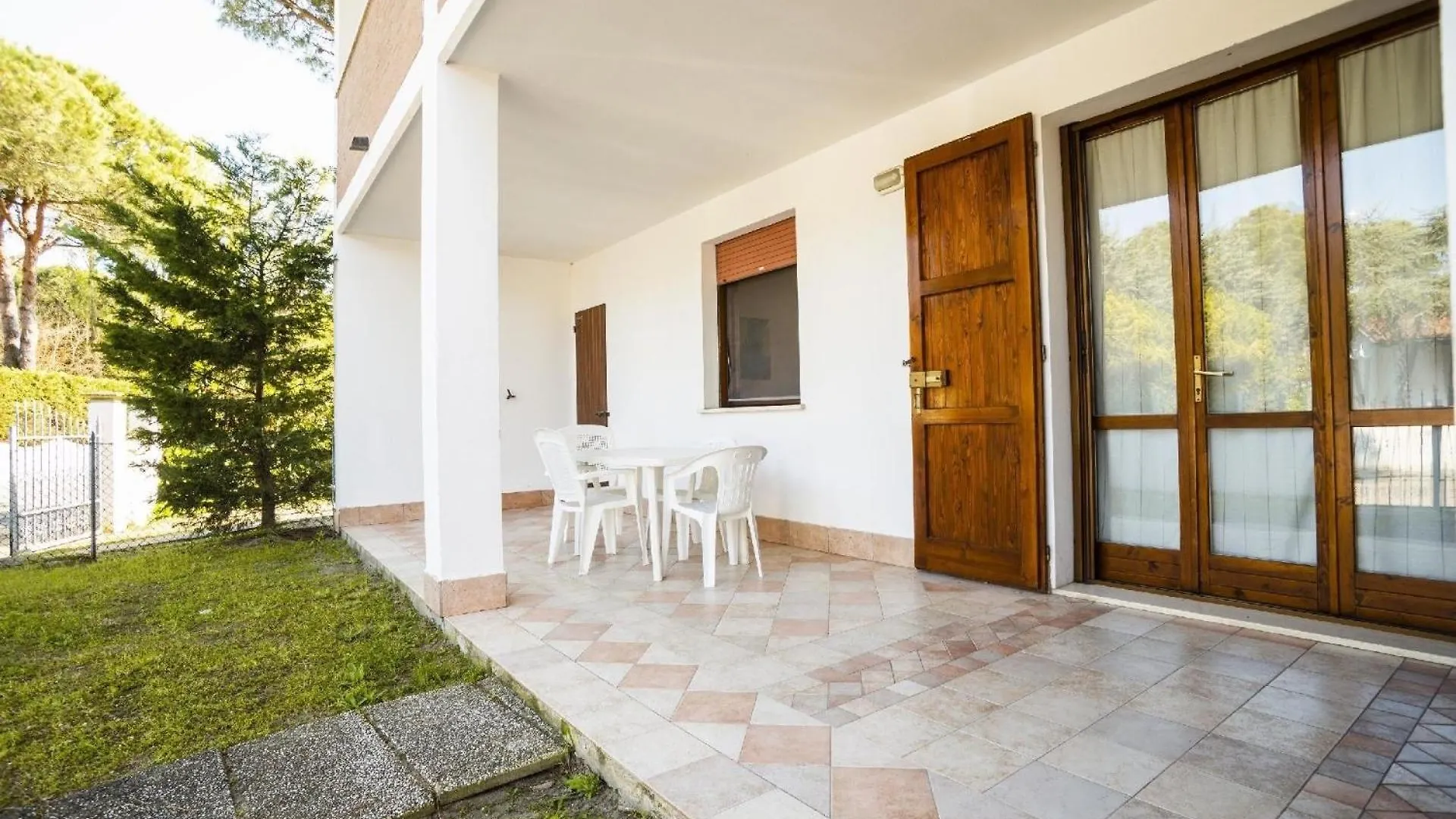 Ferienhaus In Lido Di Volano Mit Terrasse, Grill Und Garten